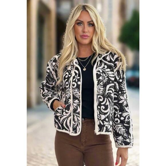 Storia Jackets & Blazers - NWT Storia Quilted Jacket Sz M Paisley Printed Black Beige Grannycore